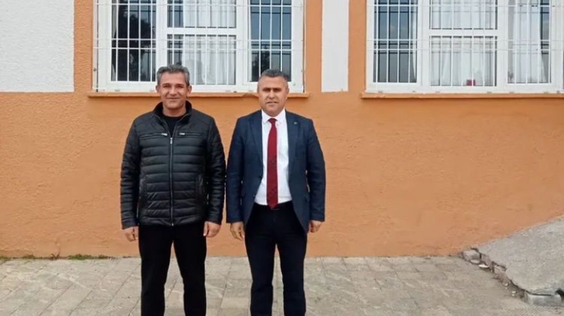 İlçe Milli Eğitim Müdürümüz Sayın Hüseyin Orhantekin, Okulumuzu Ziyaret Ederek Eğitimde Kaliteyi Arttırmaya Yönelik Öneriler ve Eğitim Ortamları Hakkında Değerlendirmede Bulundu. Nazik Ziyareti İçin Kendisine Teşekkür Ederiz.